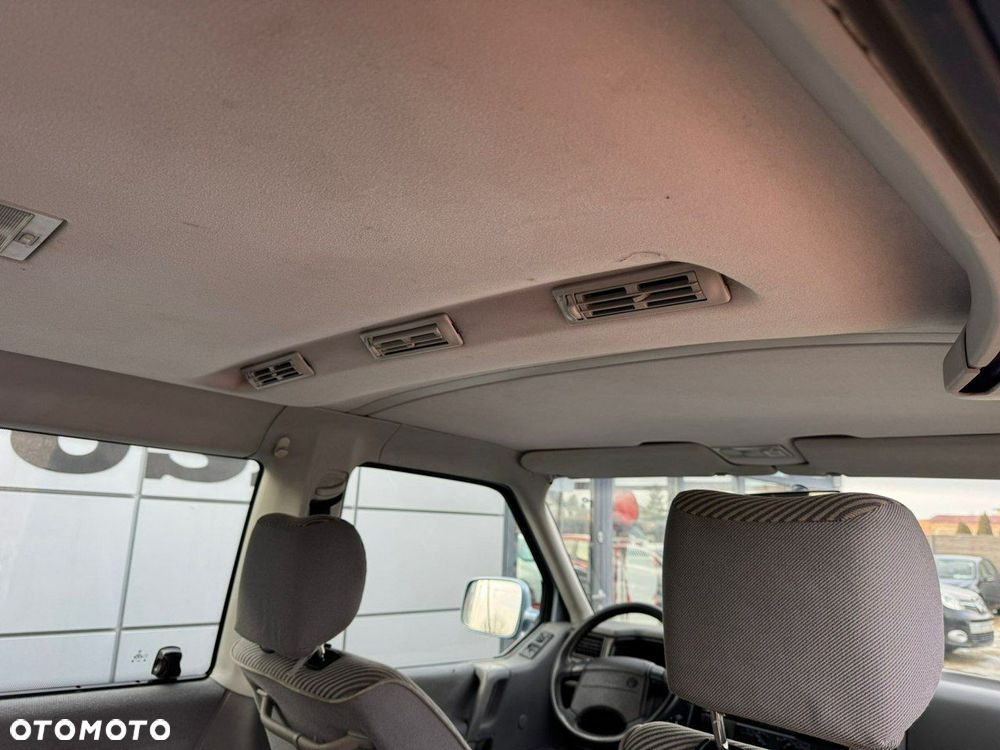 Volkswagen Caravelle - 18