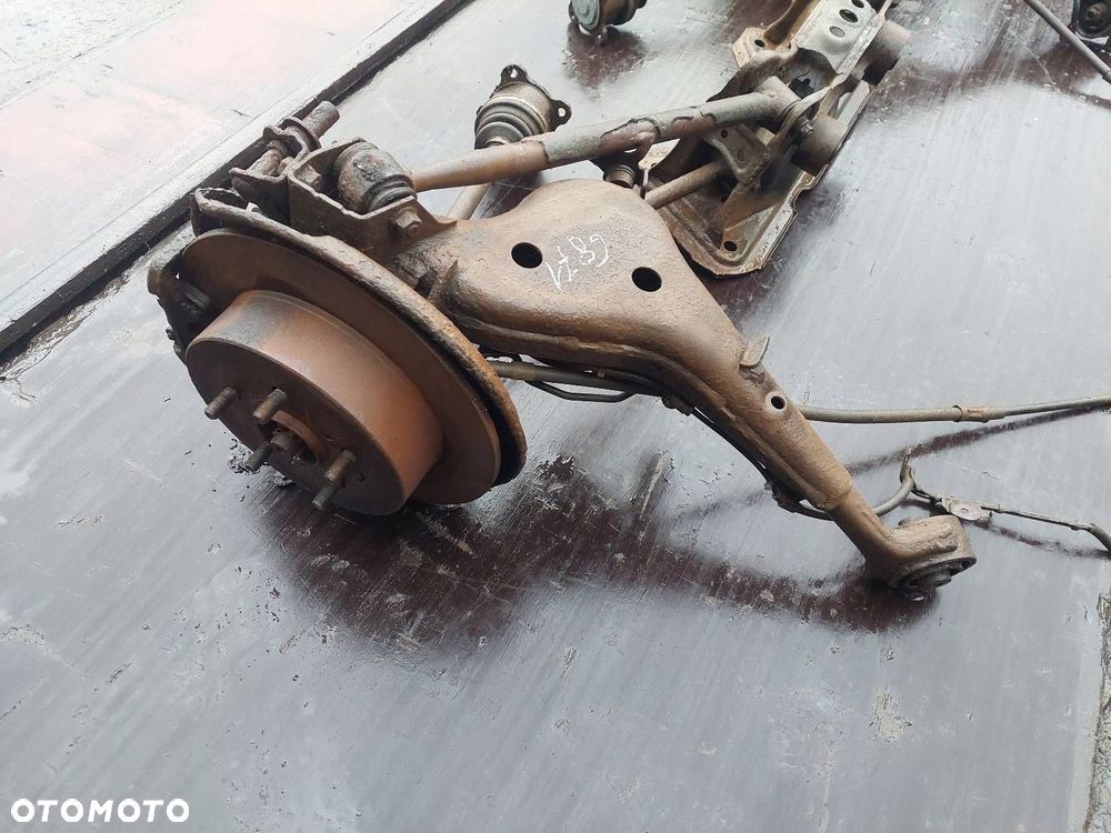 KOMPLETNE ZAWIESZENIE BELKA SANKI TYŁ WAHACZE PÓŁOSIE TOYOTA RAV4 II - 4