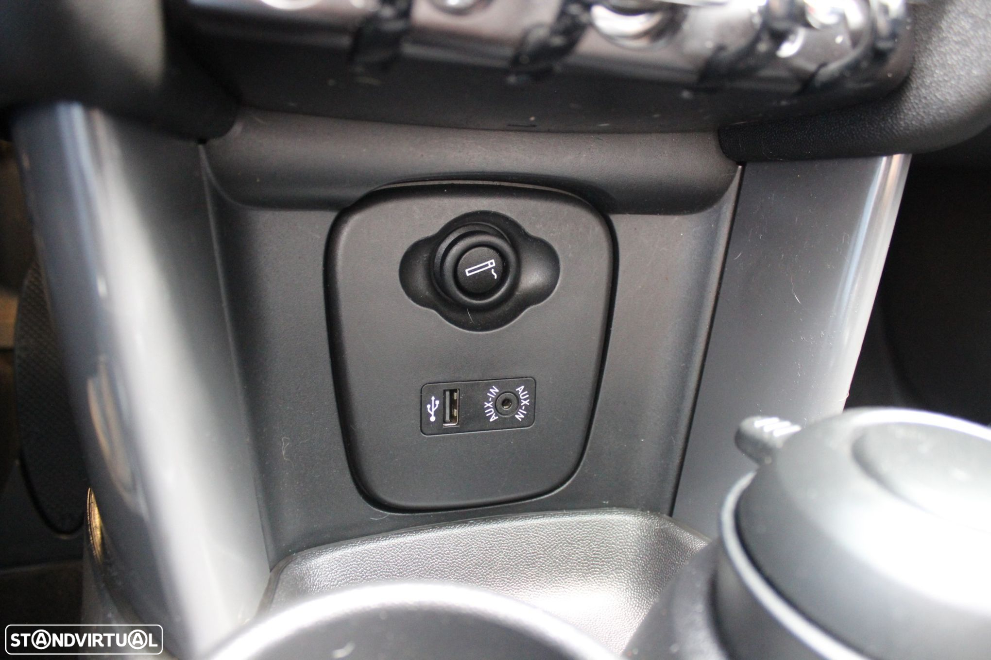 MINI 3 Portas Cooper D - 16
