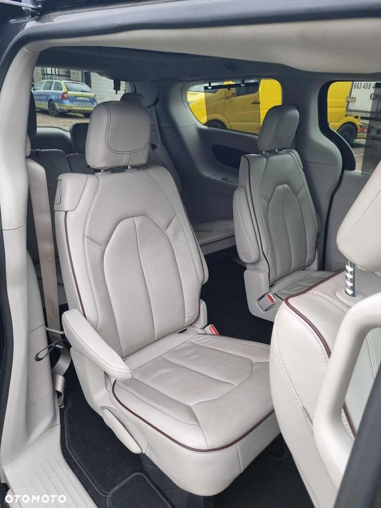 Chrysler Pacifica - 8