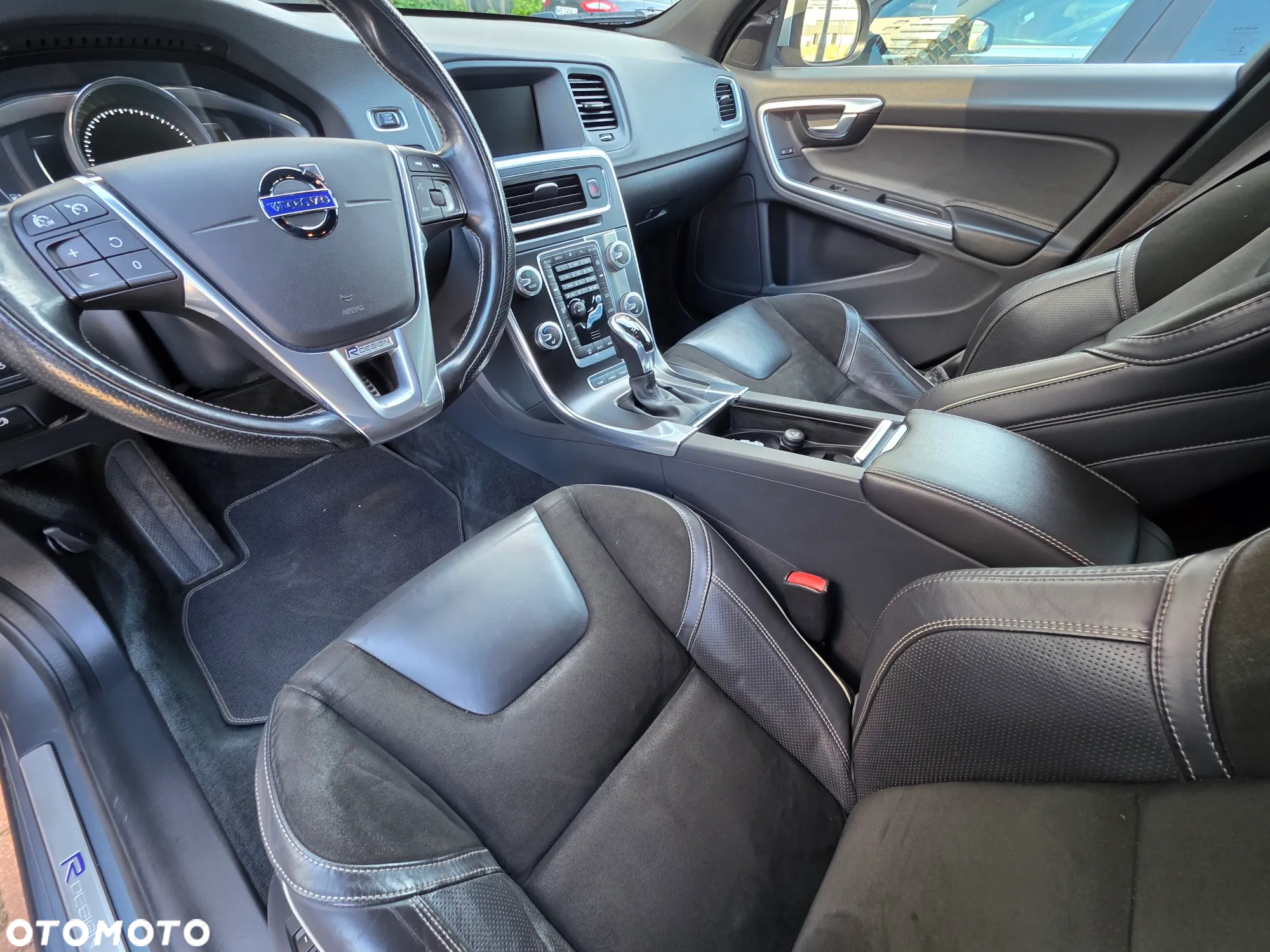 Volvo V60 D6 AWD Plug-in Hybrid Summum - 14