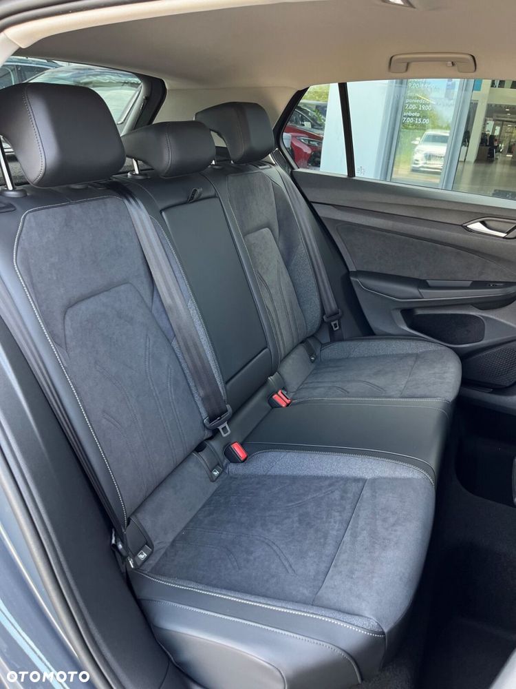 Volkswagen Golf - 8