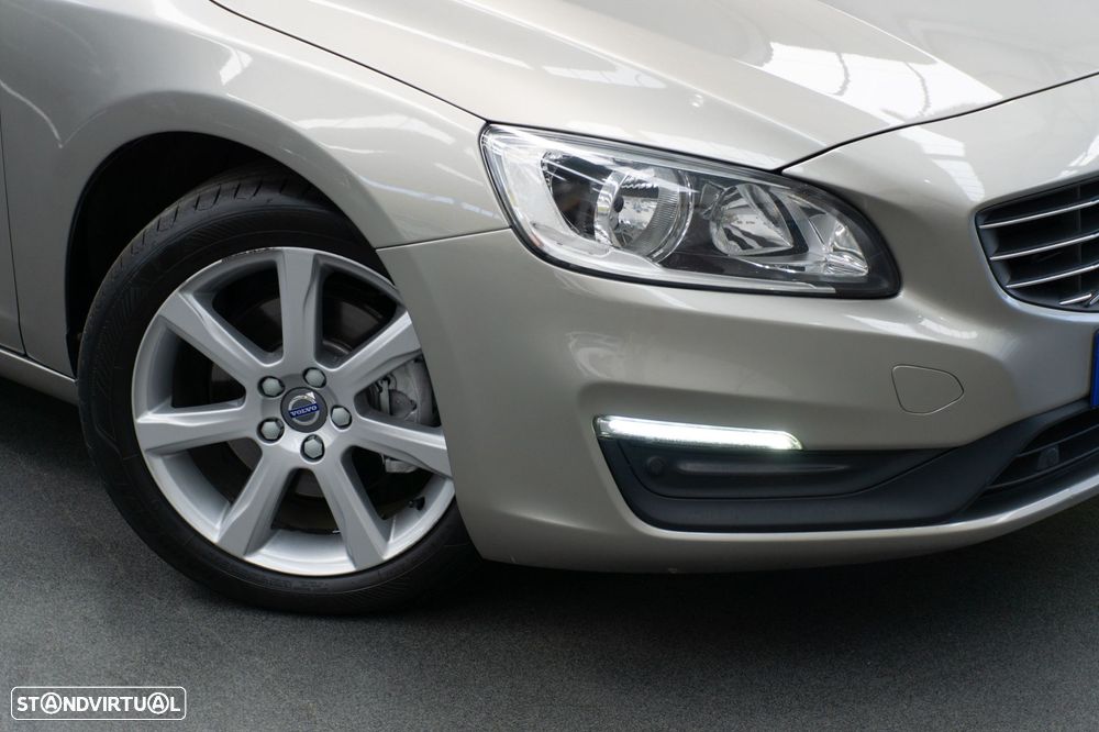 Volvo V60 2.0 D4 Momentum Geartronic - 2