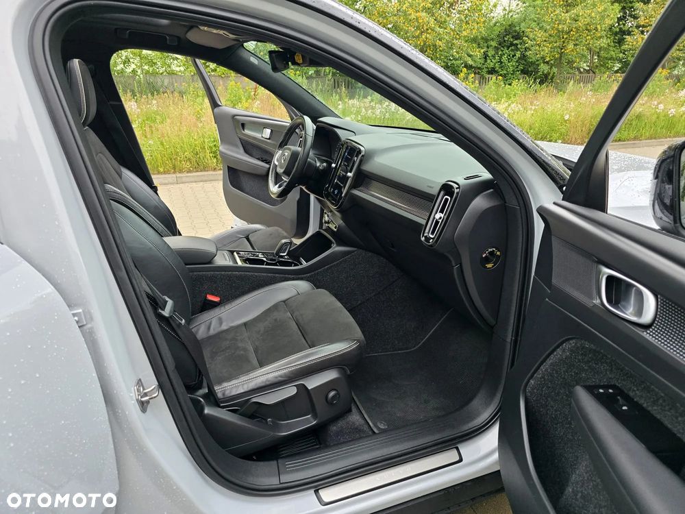 Volvo XC 40 B4 B AWD R-Design - 30