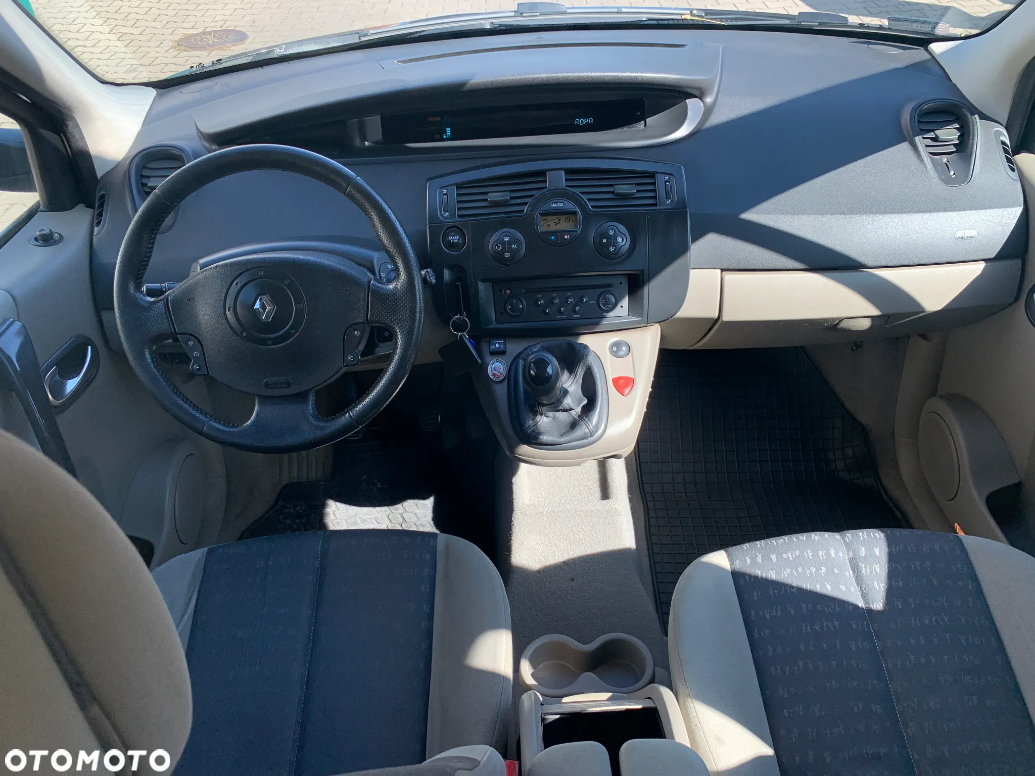 Renault Scenic 1.6 16V Family - 16