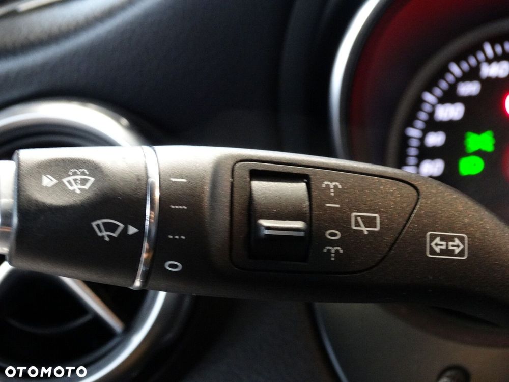 Mercedes-Benz GLA - 12