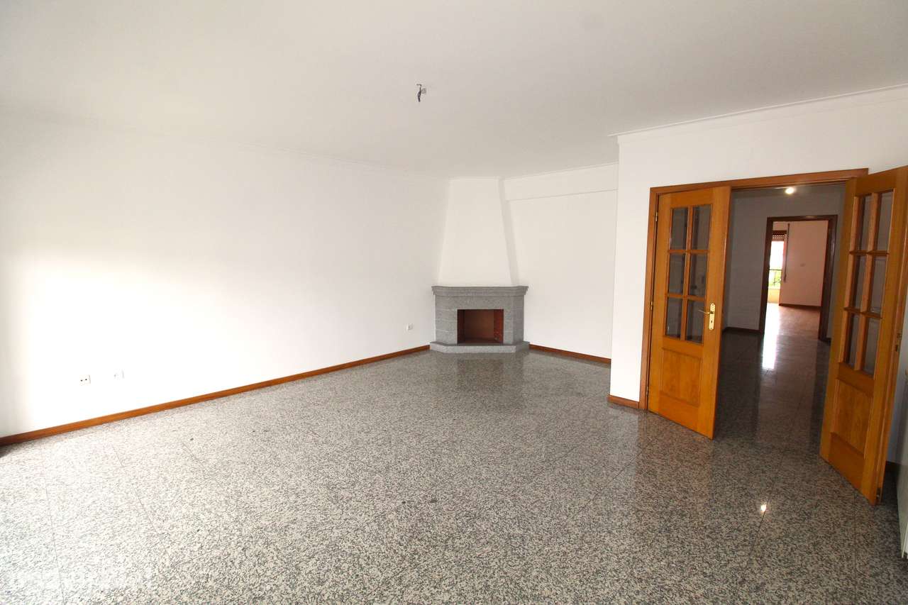 Duplex T2+5 no Centro de Viseu com Entradas Independentes - Grande imagem: 2/37