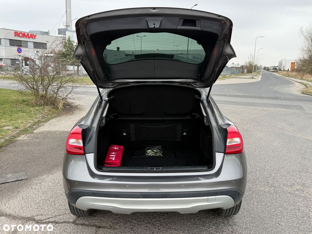 Mercedes-Benz GLA - 9