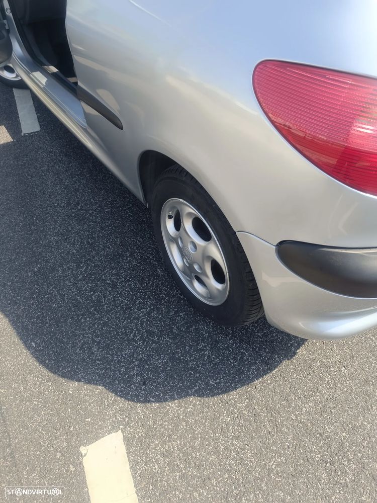 Peugeot 206 1.1 Color Line - 12