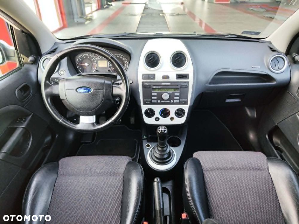 Ford Fiesta 1.3 Ambiente - 17