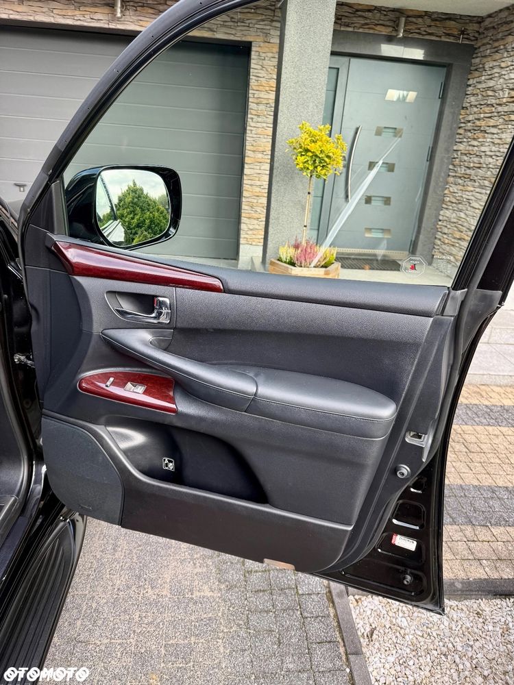 Lexus LX - 18