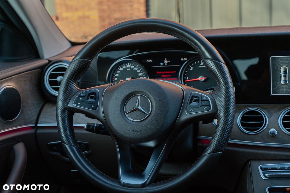 Mercedes-Benz Klasa E 220 d 4-Matic Business Edition 9G-TRONIC - 26
