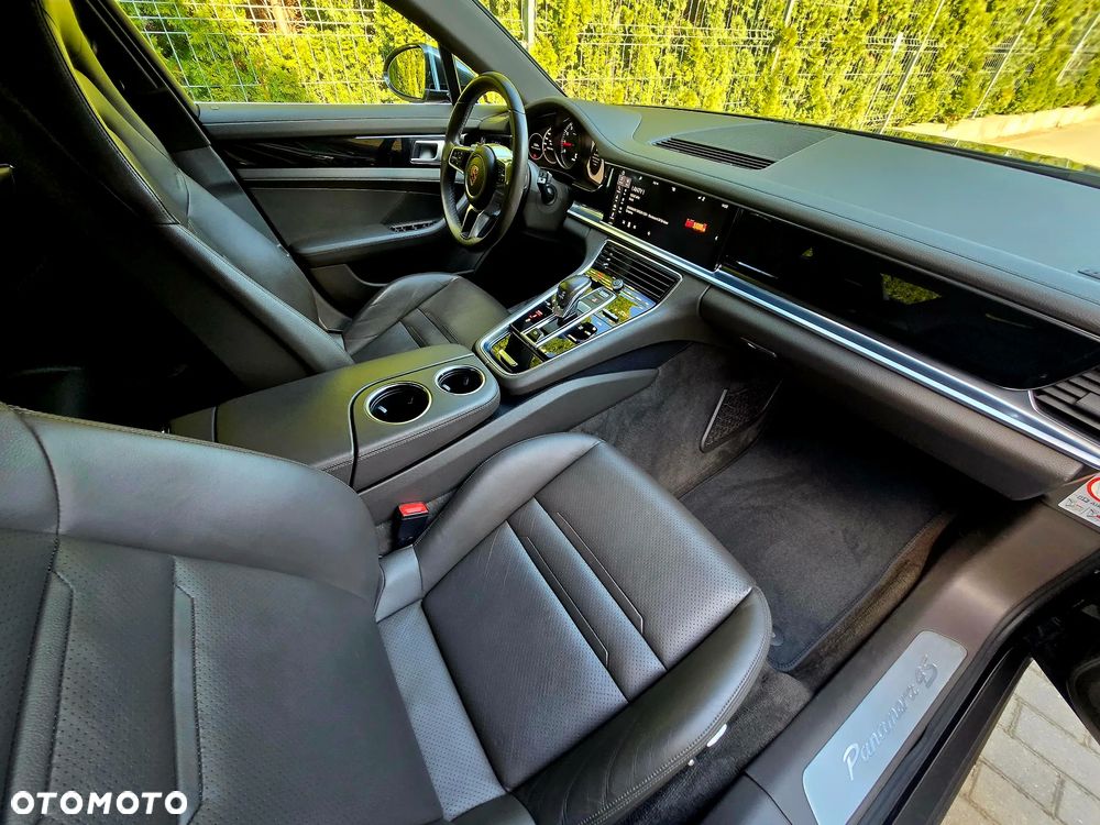 Porsche Panamera 4S - 9