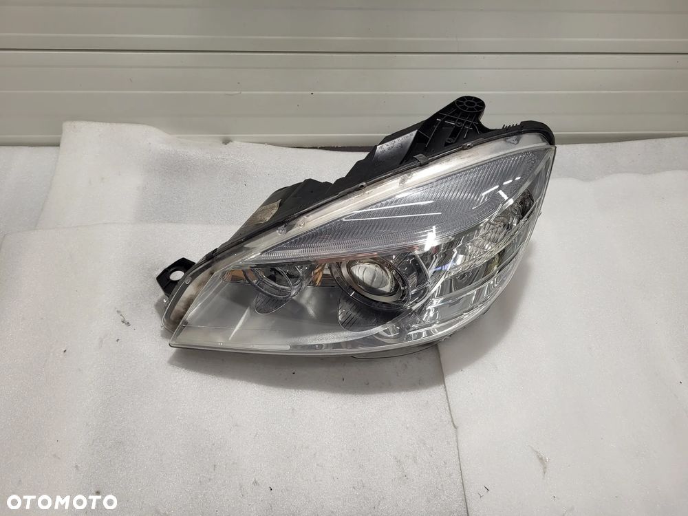 Mercedes-Benz C W204 SM XENON PRZÓD STRONA LEWA A2048202959 - 2
