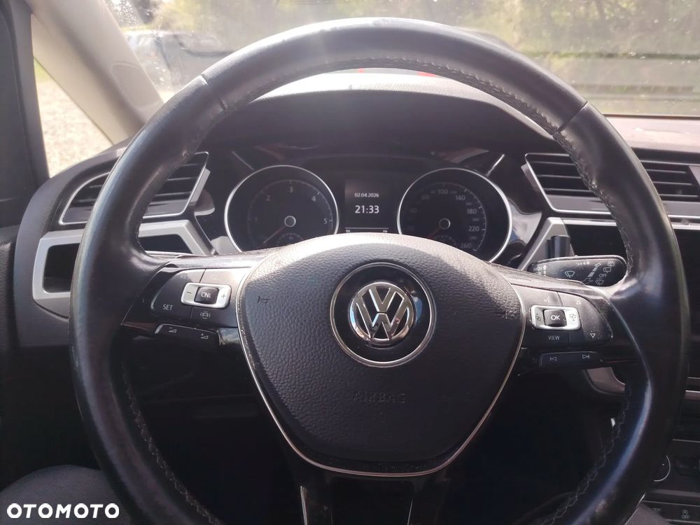 Volkswagen Touran - 22