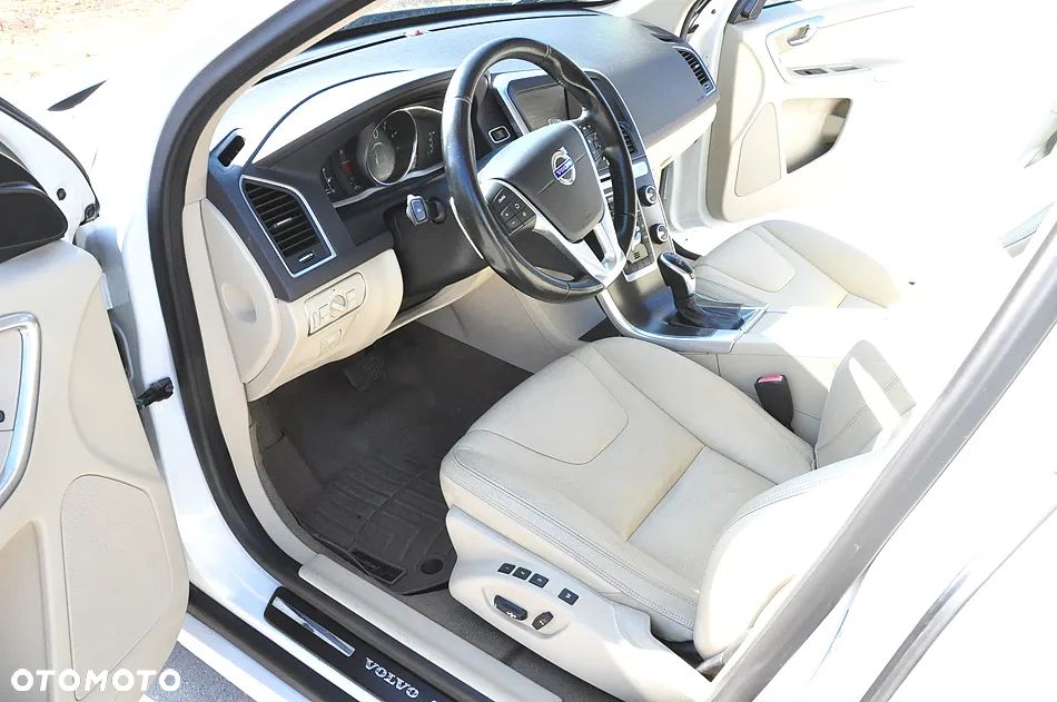 Volvo XC 60 T6 AWD Momentum - 24