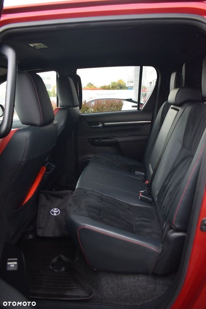 Toyota Hilux 2.8 D-4D Double Cab GR Sport 4x4 - 11