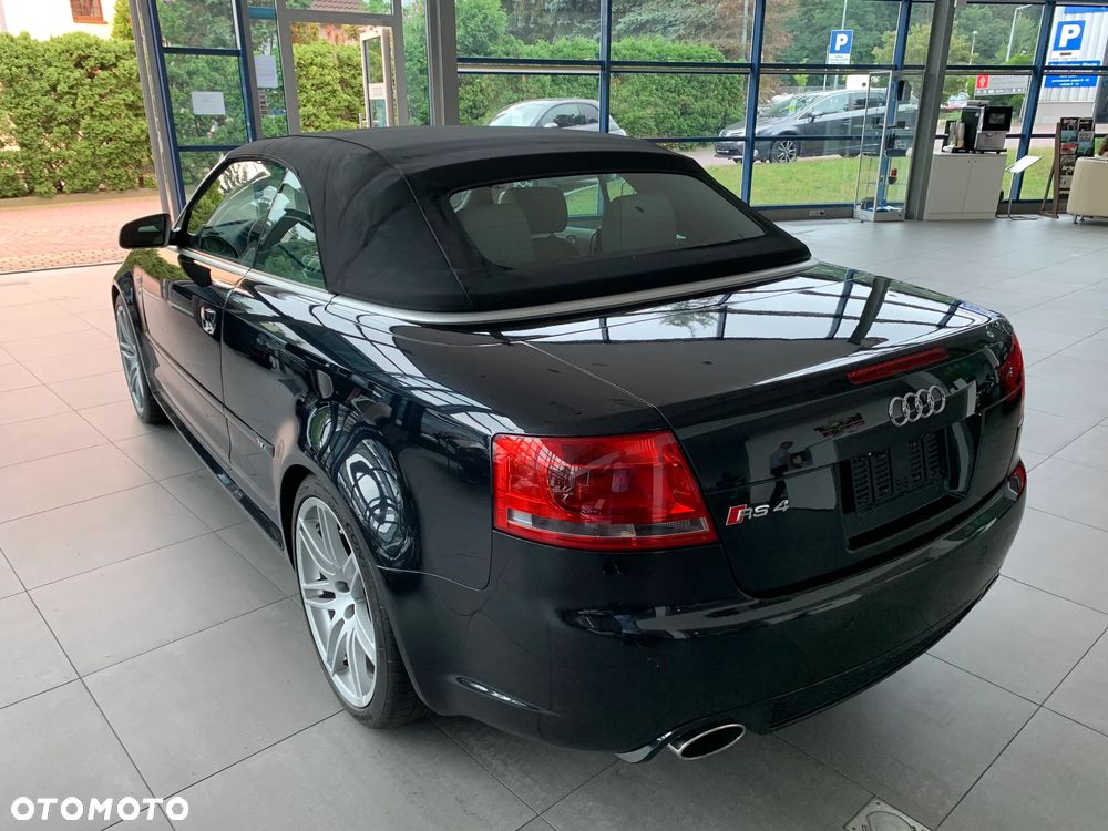 Audi RS4 Limousine Standard - 17