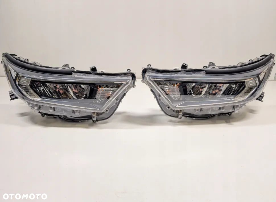 Lampy przednie komplet Toyota RAV 4 (XA50) 8114542840 8118542840