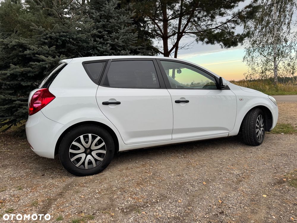 Kia Ceed - 4