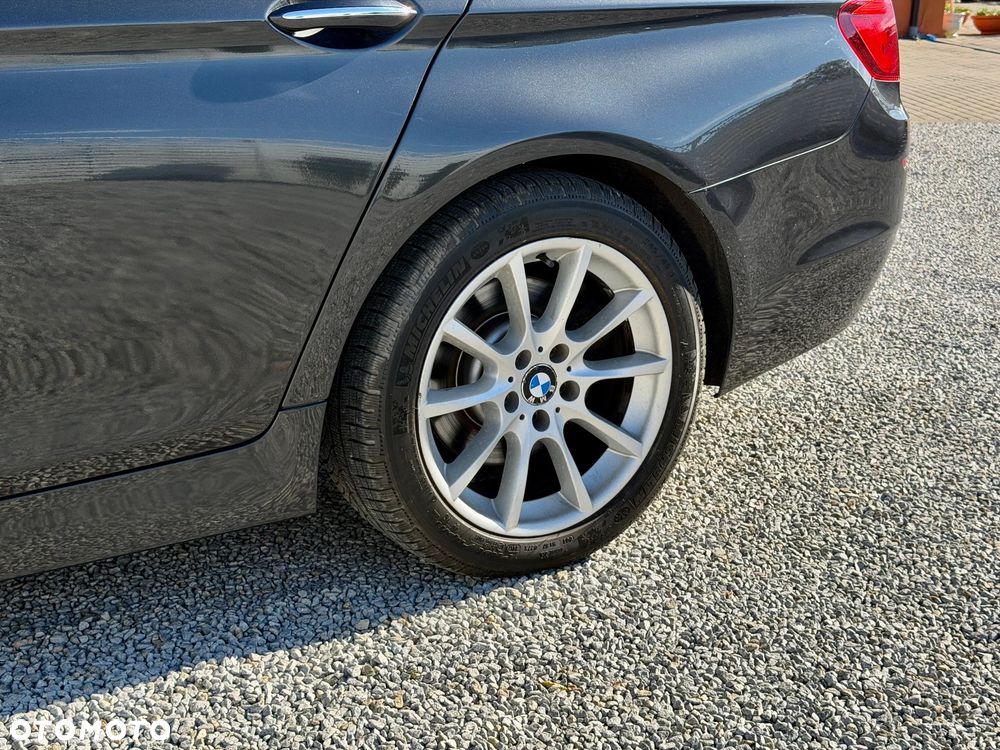 BMW Seria 5 525d - 28