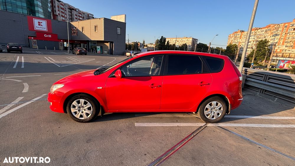 Hyundai i30 1.6 CRDi CLASSIC - 3