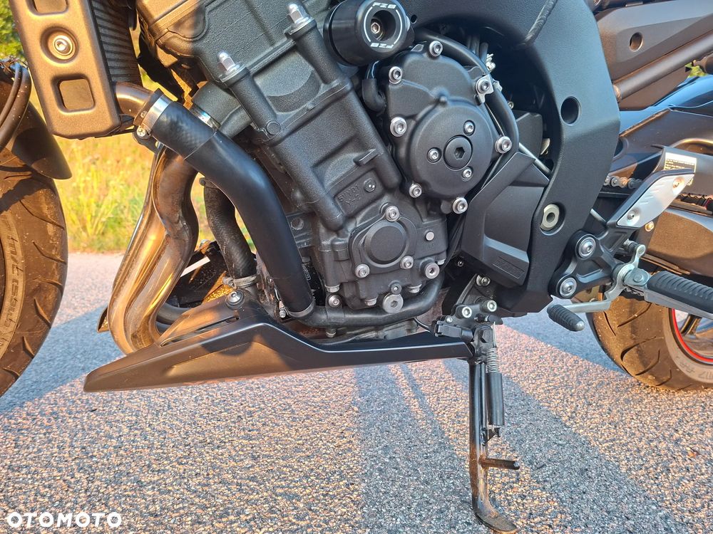 Yamaha FZ8 - 13