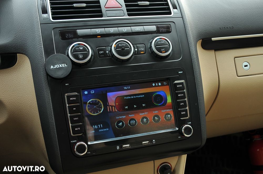 Volkswagen Touran - 17