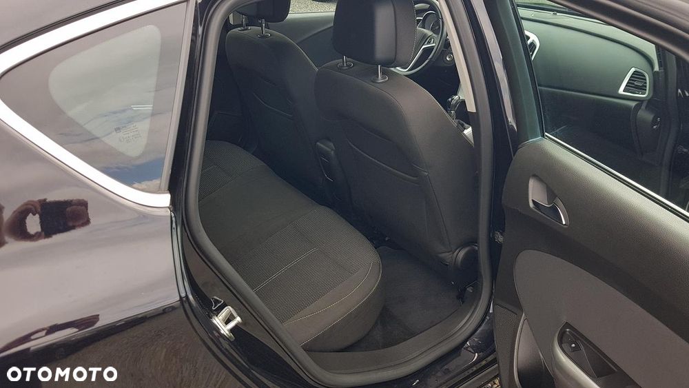 Opel Astra 1.6 Turbo Edition Sport - 28