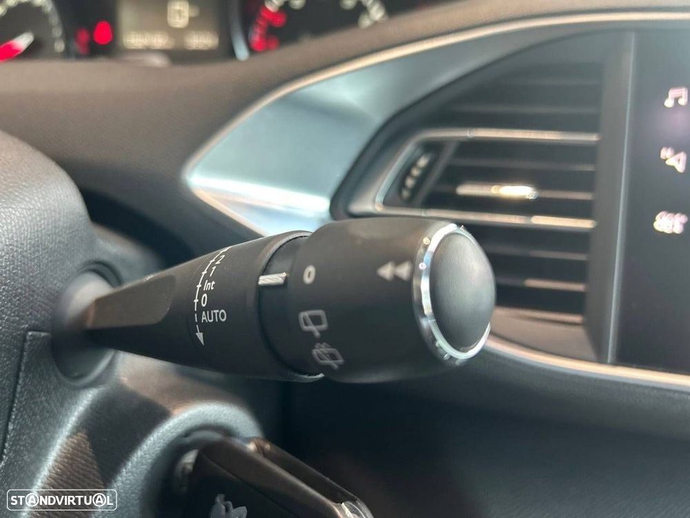 Peugeot 308 SW 1.2 PureTech Allure - 14