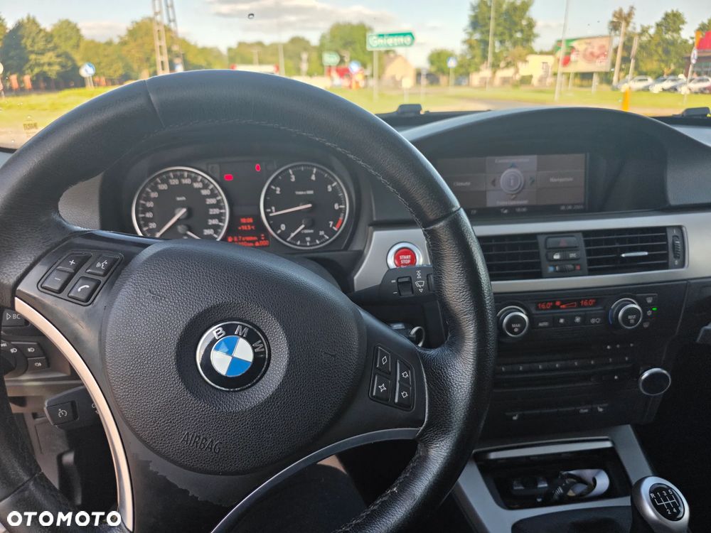 BMW Seria 3 318i - 11