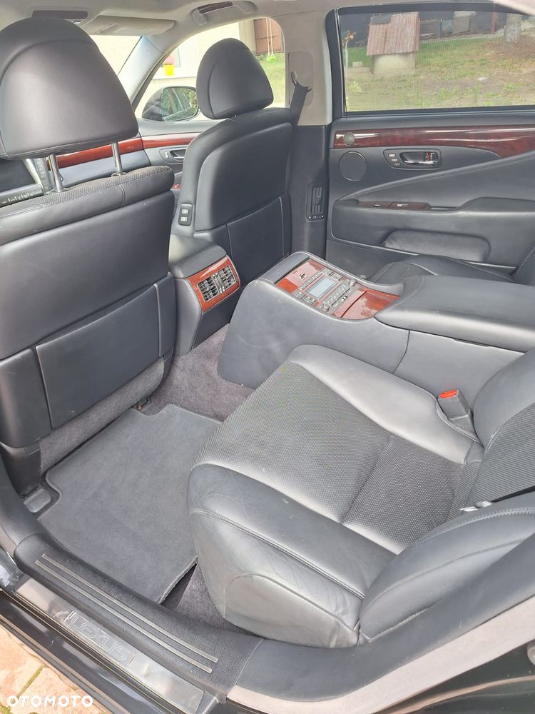 Lexus LS - 19