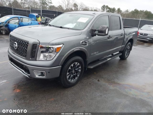 Nissan Titan - 3