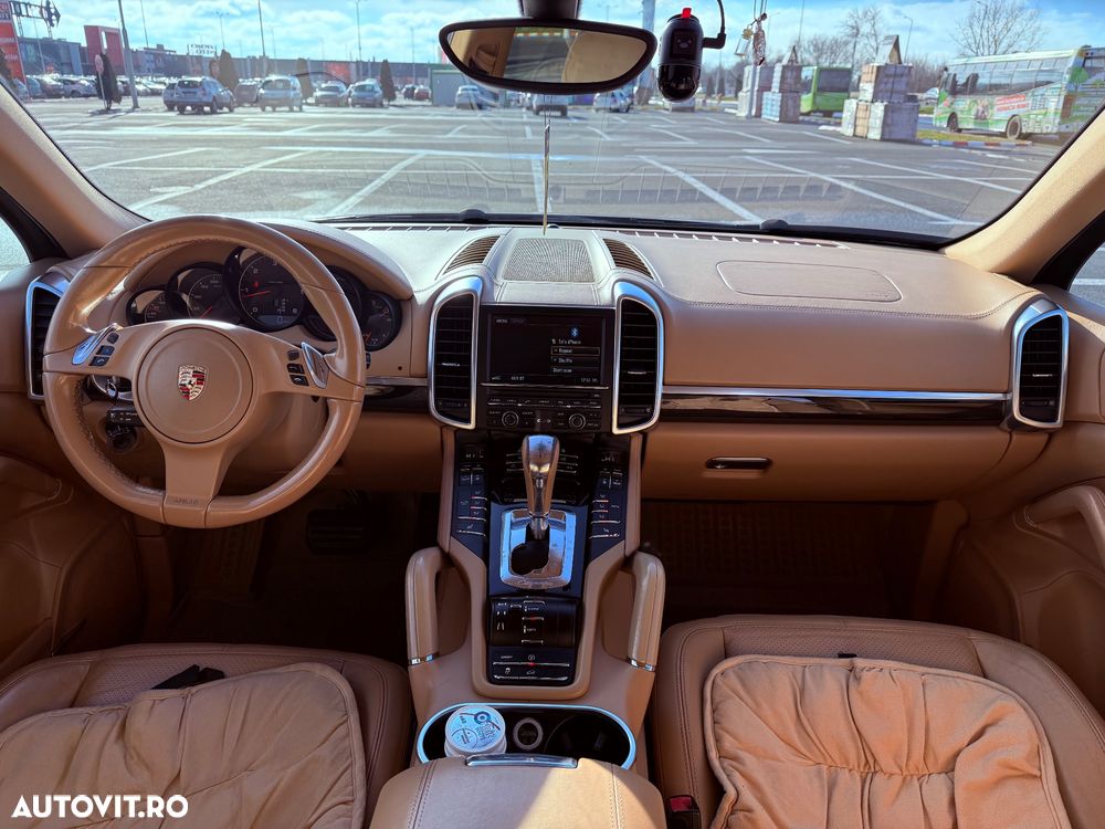 Porsche Cayenne 3.0 L V6 - 12