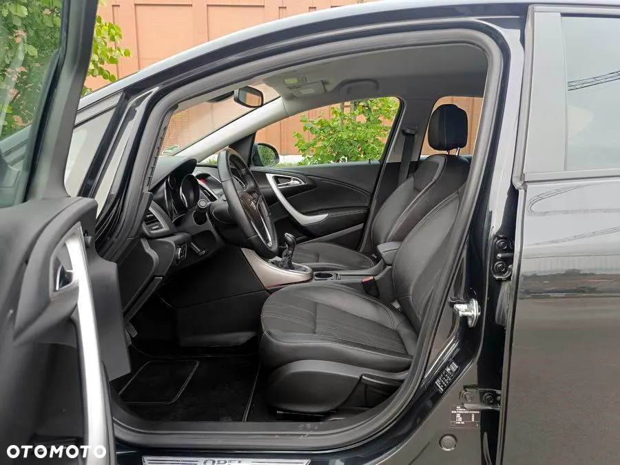 Opel Astra 1.4 Turbo 150 Jahre - 11