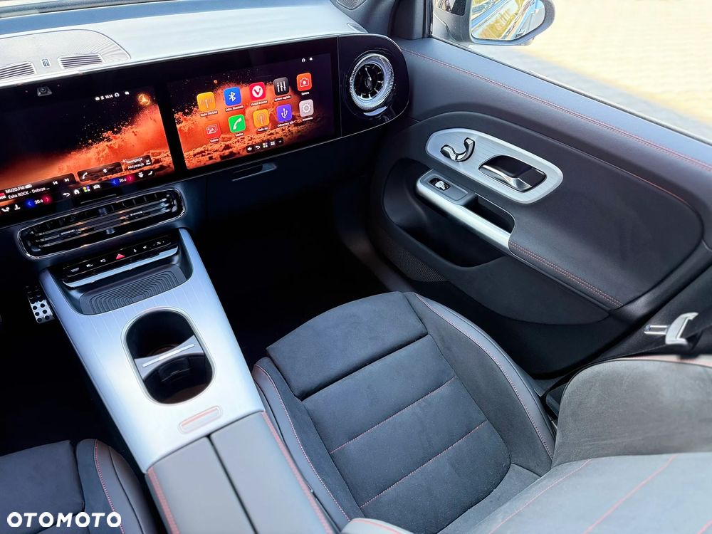 Mercedes-Benz GLB - 11