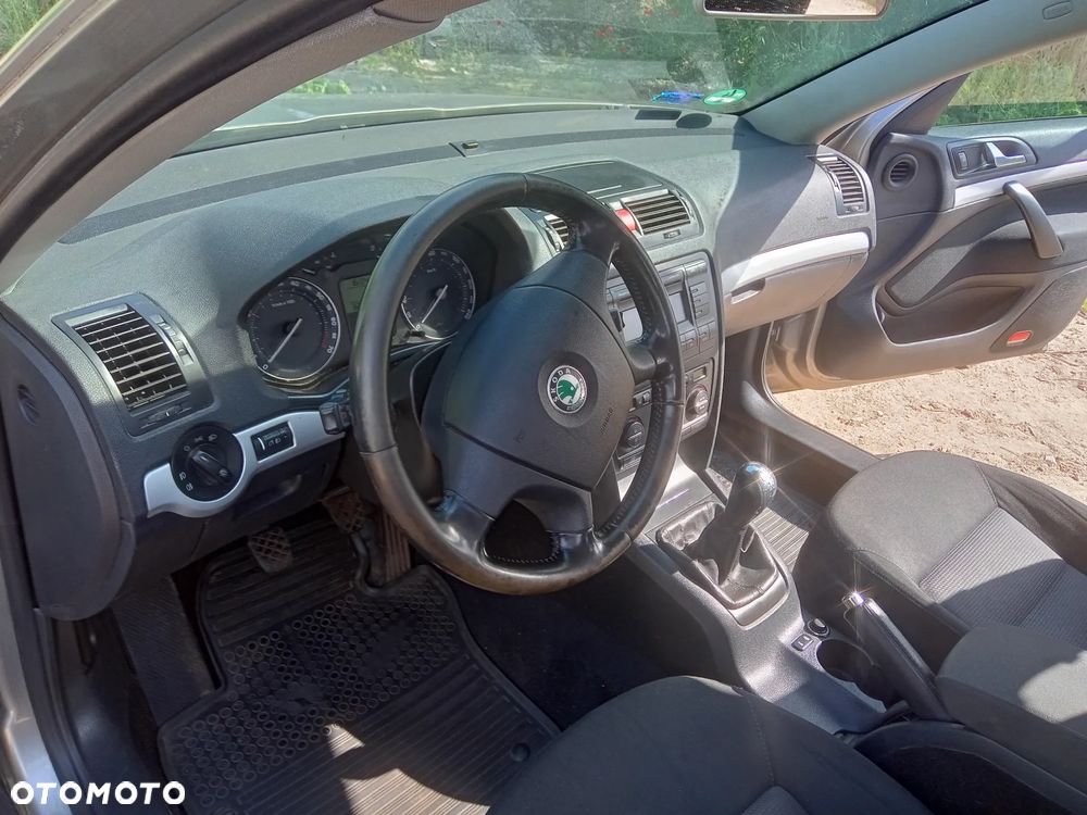 Skoda Octavia 1.6 Ambiente - 10