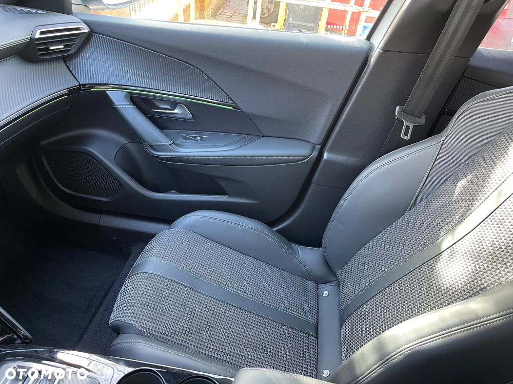 Peugeot 2008 50kWh GT - 19