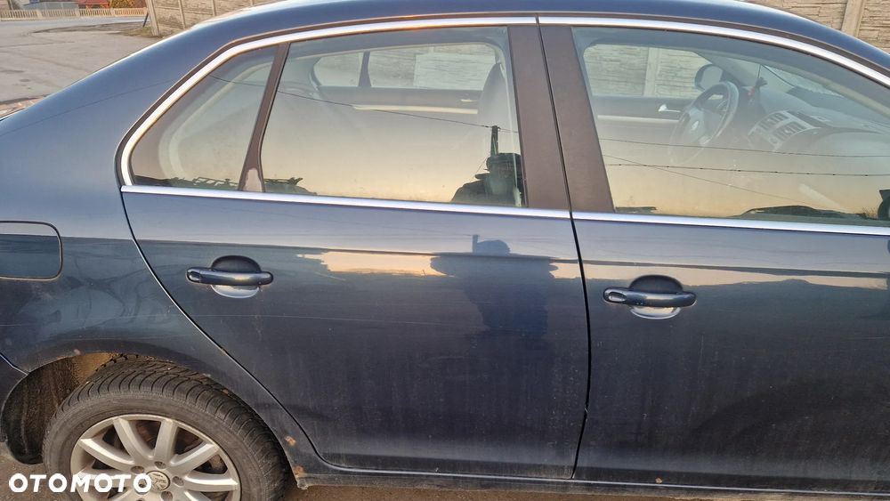 VOLKSWAGEN JETTA 1K5 DRZWI LEWY TYŁ - 1