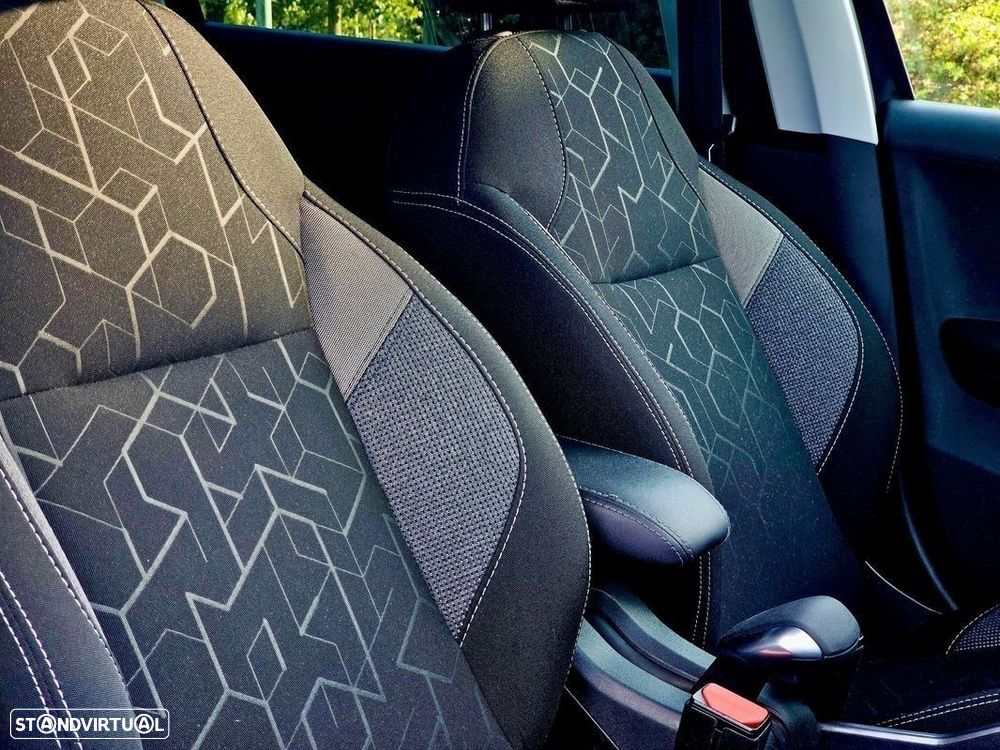 Peugeot 2008 1.2 PureTech Allure EAT6 - 10