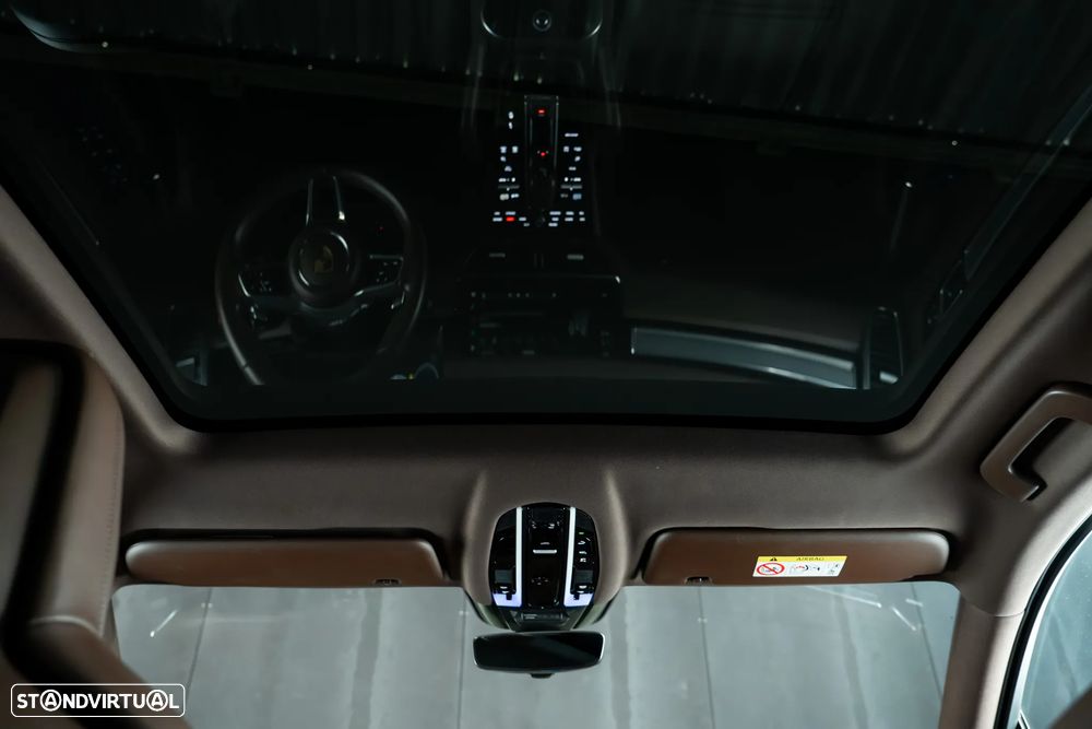 Porsche Cayenne Coupé E-Hybrid Platinum Edition - 33