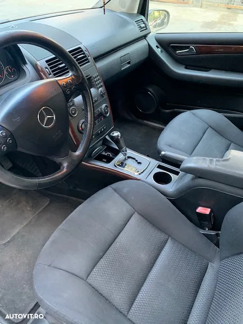 Mercedes-Benz A - 16