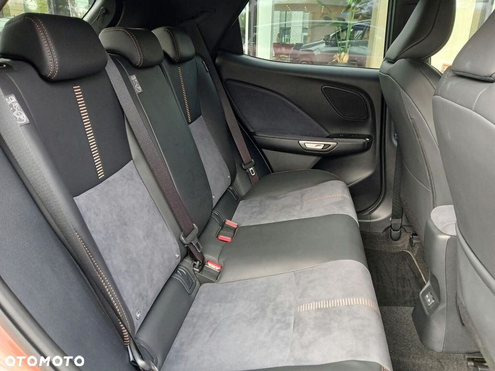 Lexus LBX 1.5 Hybrid Cool AWD - 29