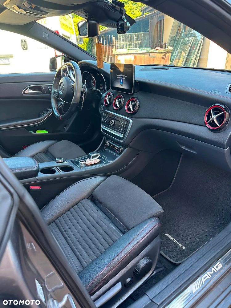 Mercedes-Benz CLA - 11