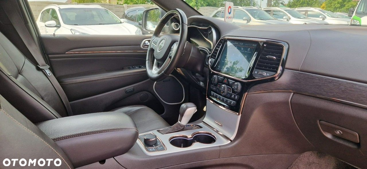 Jeep Grand Cherokee - 19