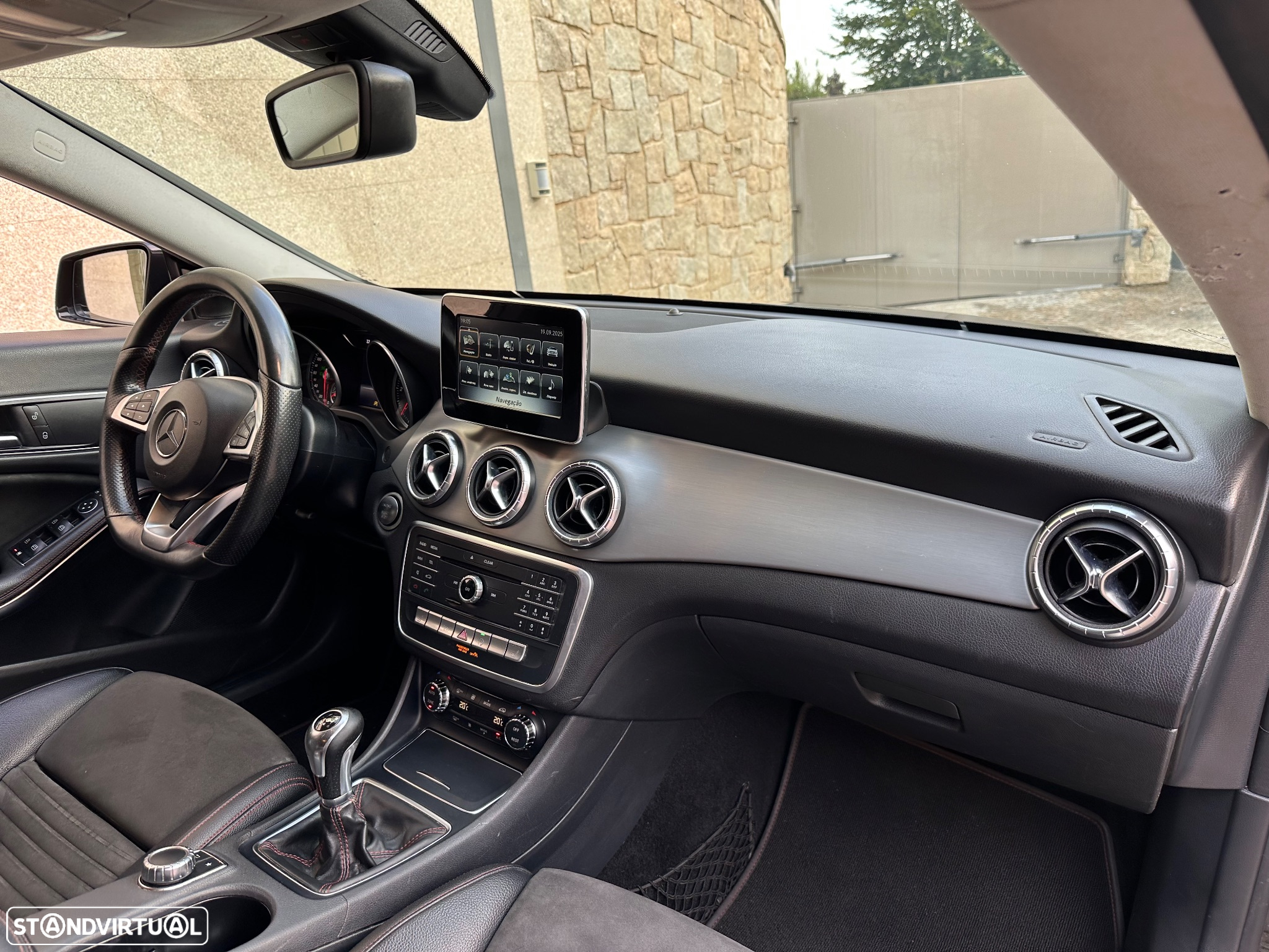 Mercedes-Benz CLA 180 d Shooting Brake AMG Line - 15