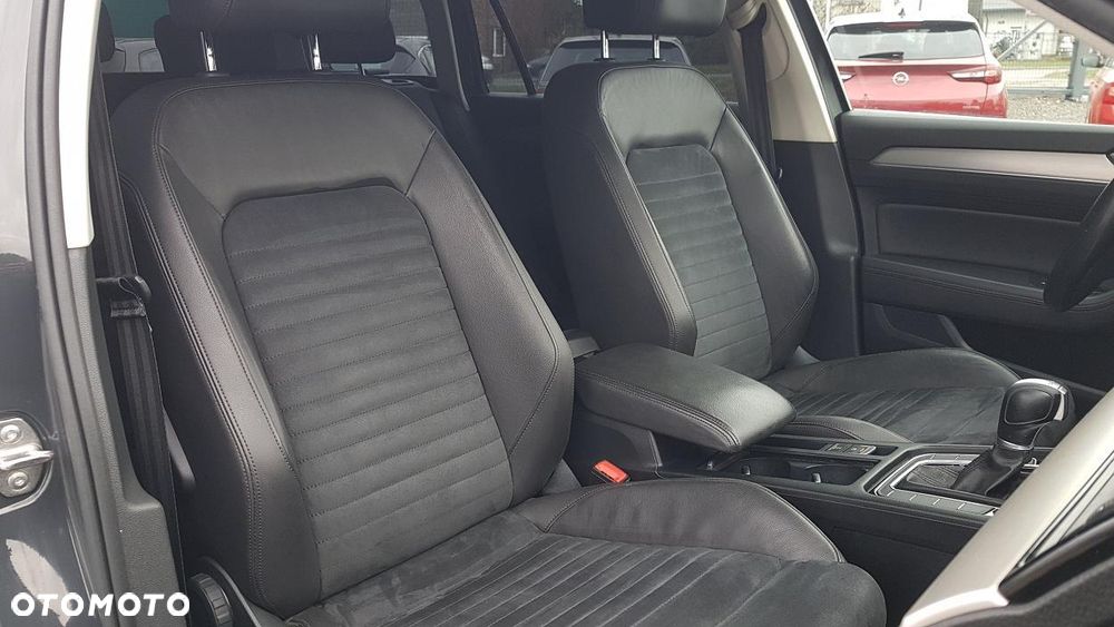 Volkswagen Passat Variant 2.0 TDI SCR DSG Highline - 24