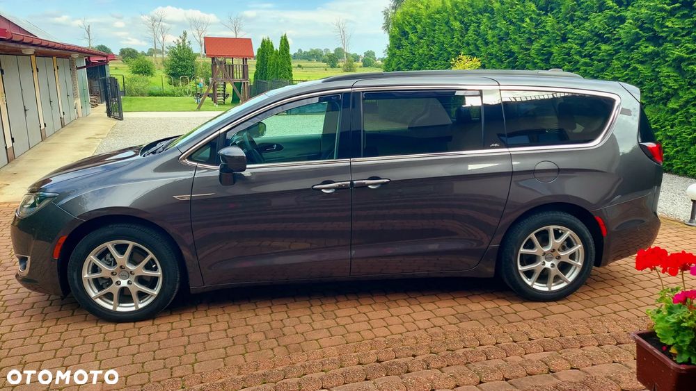 Chrysler Pacifica - 1