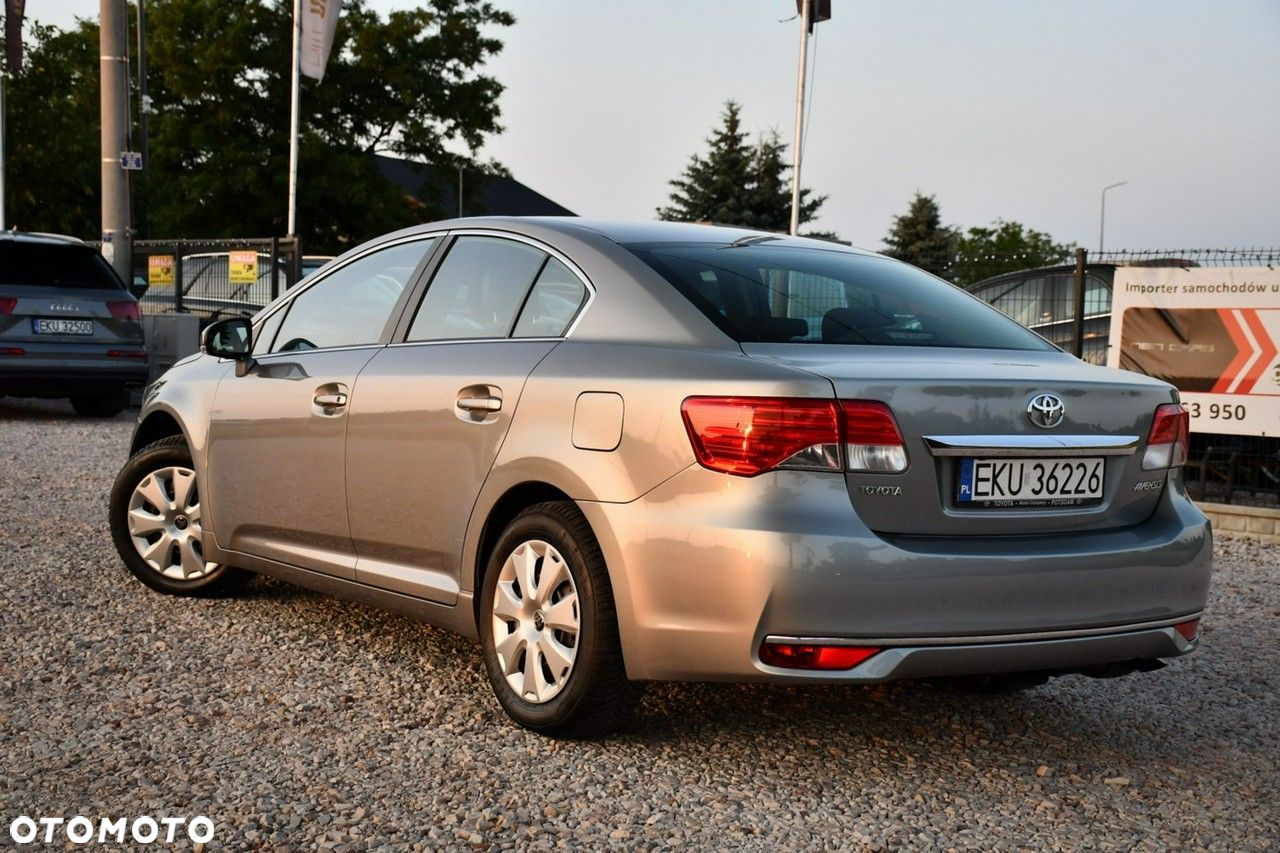Toyota Avensis - 18