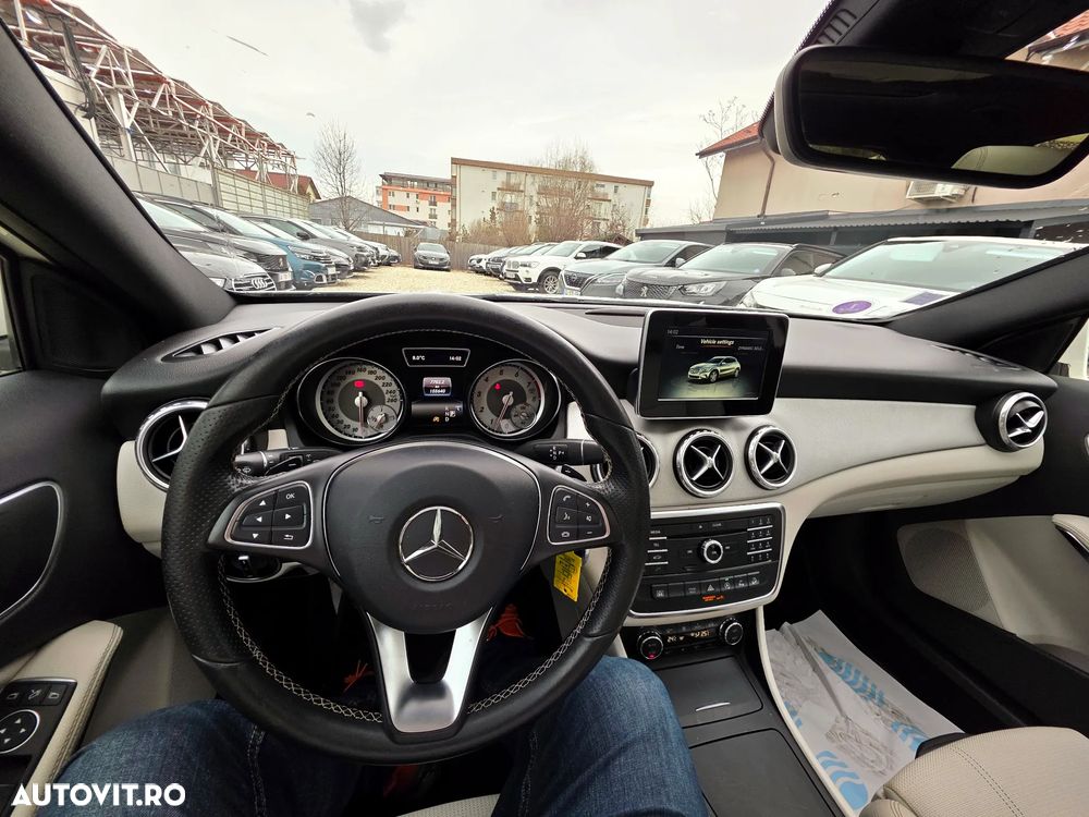 Mercedes-Benz GLA 250 4MATIC 7G-DCT AMG Line - 24